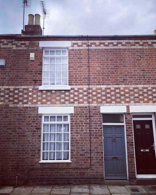 Chester/Hoole Contemporary Home. Sleeps 6 +Netflix Luaran gambar