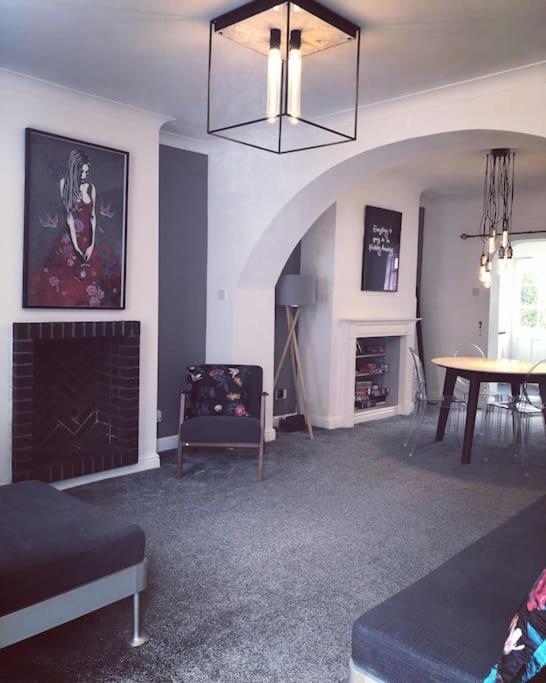 Chester/Hoole Contemporary Home. Sleeps 6 +Netflix Luaran gambar